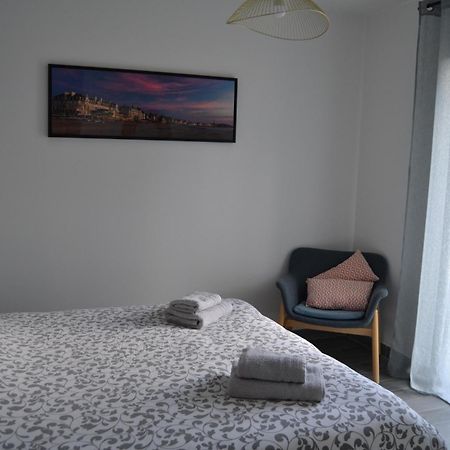 サン・シュリアック La Petite Bicoque Bed & Breakfast エクステリア 写真